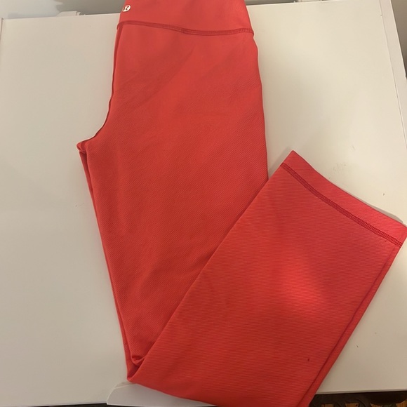 LULULEMON LEGGINGS/PANTS/TIGHTS - Picture 3 of 3
